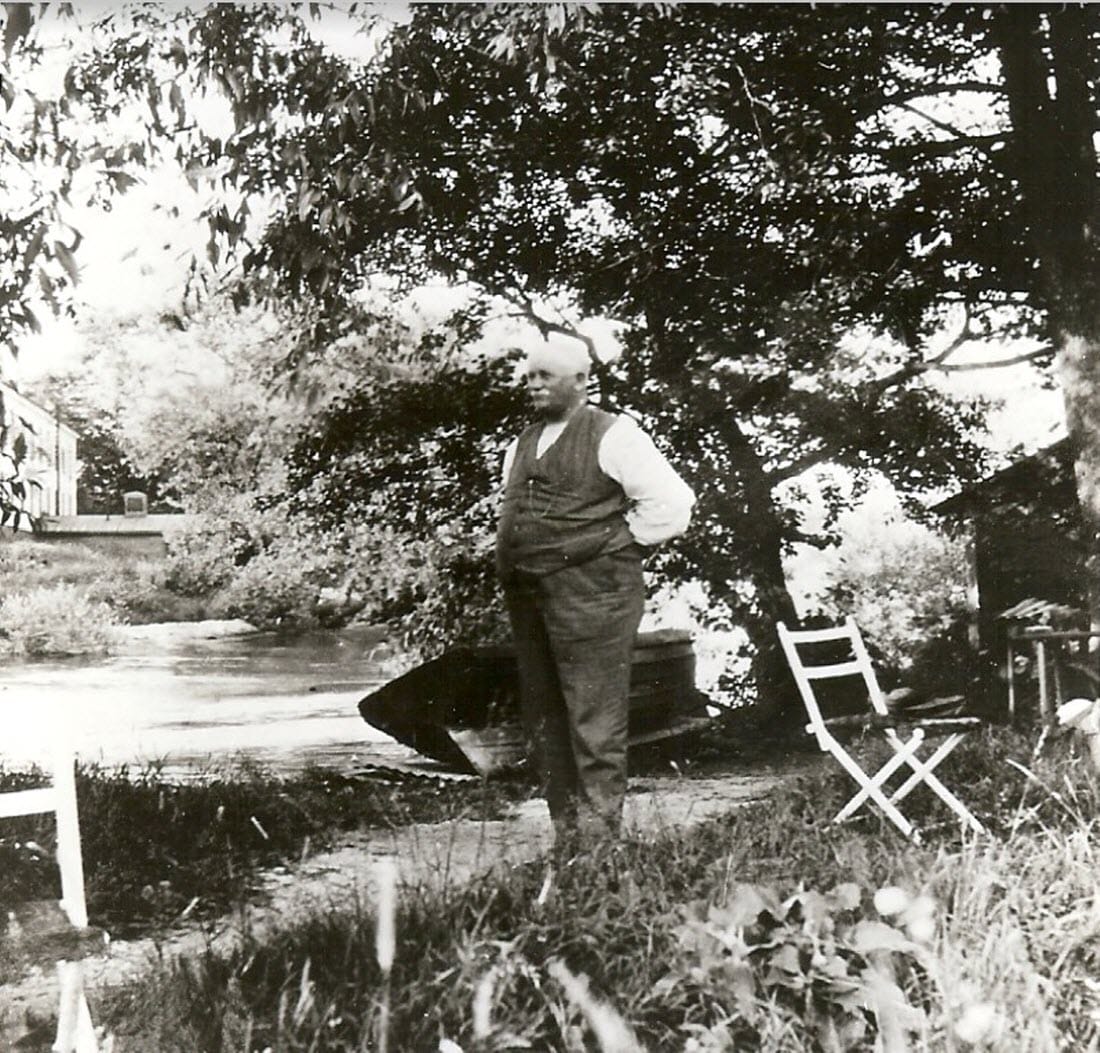 En av de första kolonisterna, John Torstensson, på besök i koloniföreningen år 1930